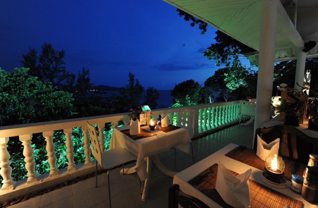 Karon Cliff Contemporary Boutique Bungalows Hotel Restaurante foto